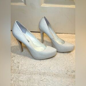 BCBG White Pump Heel